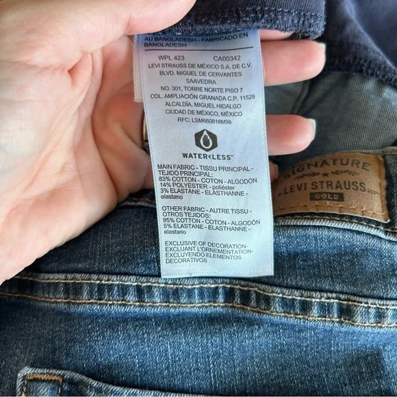 Signature by Levi Strauss Baby Bump Skinny Maternity Women's Dark Blue Jeggings - Picture 6 of 10